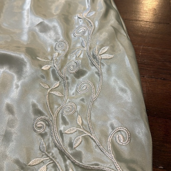 NWT DENTELLE Light Green LACE SLIP NIGHTGOWN SIZE Medium BRIDAL HONEYMOON - Picture 2 of 4